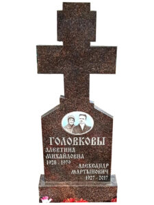 Памятник из коричневого гранита в форме креста