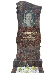 Памятник из коричневого гранита для женщины