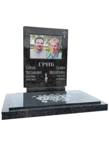Памятник из коричневого гранита с цветным портретом
