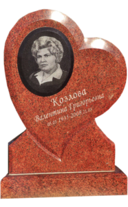 Памятник из красного гранита в форме сердца в Туапсе